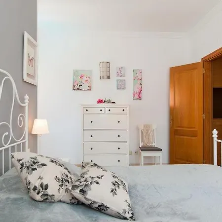 Holiday home Sleeps 8 Pool Air Con Wifi *