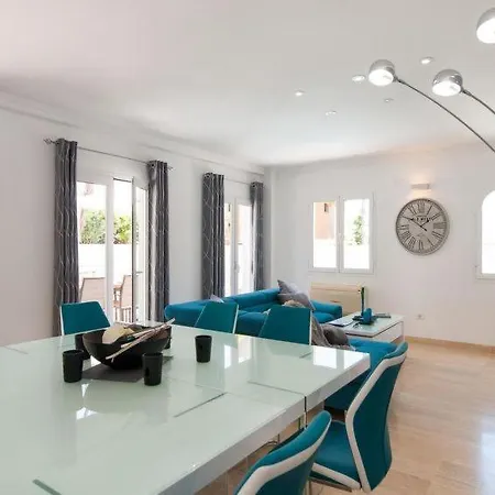 Sleeps 8 Pool Air Con Wifi * Sonnenland