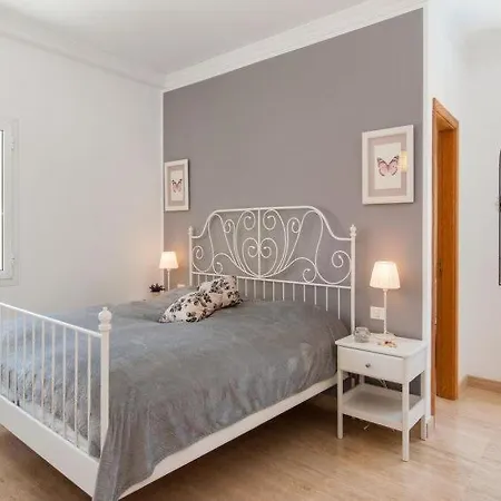 Holiday home Sleeps 8 Pool Air Con Wifi Sonnenland