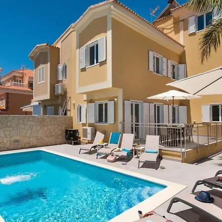 Holiday home Sleeps 8 Pool Air Con Wifi *