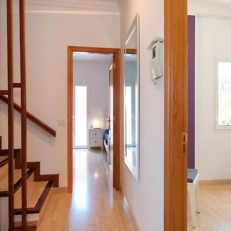 Sleeps 8 Pool Air Con Wifi Holiday home *